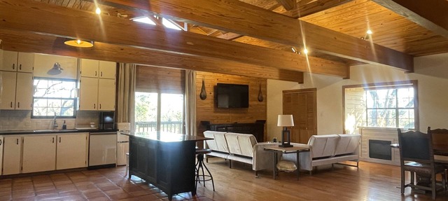 A unique & private country setting, close to everything in North Austin! in Leander