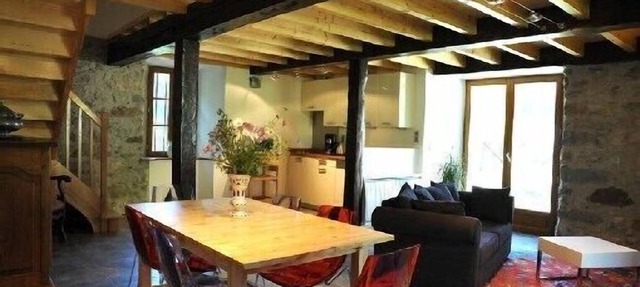 Accommodation in authentic barn in the heart of the valley dAzun, mountain views in Aucun