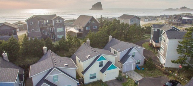 Aloha Dunes - Hot tub, EV plug, near beach, dog ok