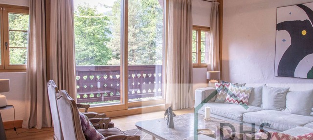 Alpine Elegance: 5 Bedroom Family Chalet, Just Moments from Glacier 3000 in Ormont-Dessus