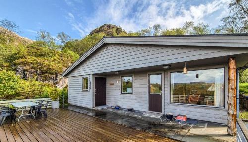 Amazing Home In Frekhaug