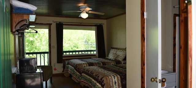 Anglers Riverfront Motel in Mountain View