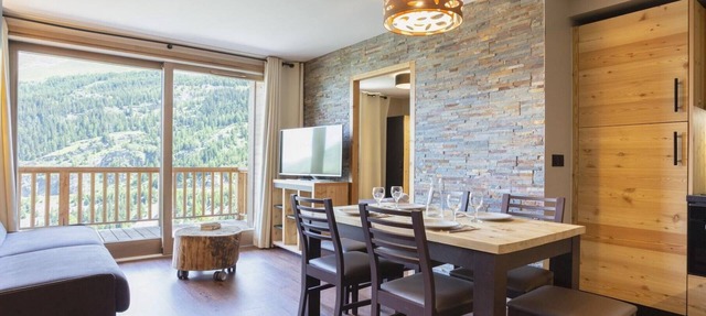 Apartment in Tignes with Slope Access & Spa