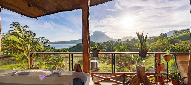 Arenal volcano & Lake front House Las Pavas.