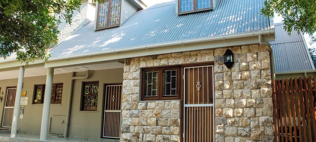 Avemore Sedgefield Island apartment situated one street from the beautiful lake