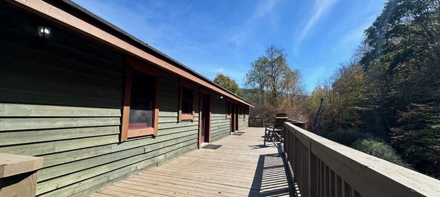 Base Mountain Studio with Winter Shuttle to/from Snowshoe Village in Slaty Fork
