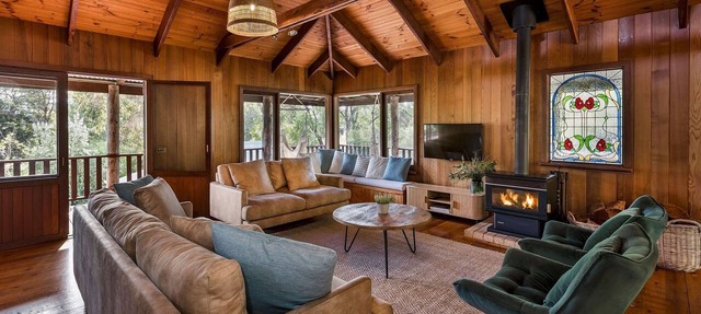 Basically Beachfront - Eagle Bay Treehouse in Eagle Bay