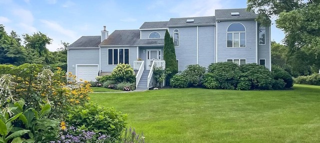 Beach Getaway - Spacious Katama Beach House in Edgartown