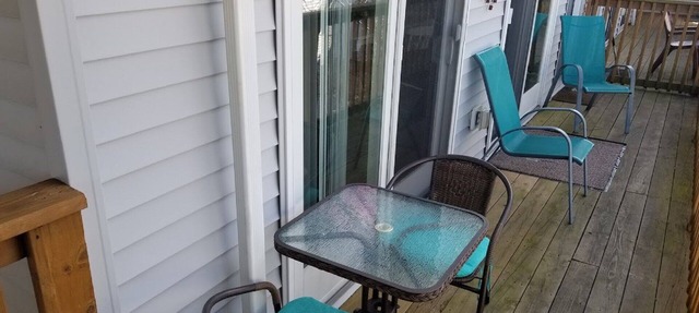 Beach Retreat Located in the Heart of Dewey!