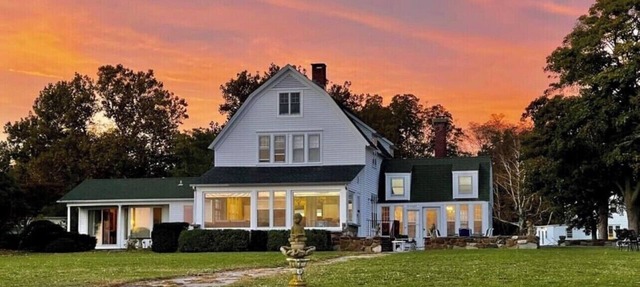 Beach/Waterfront 7.2 ac Estate with Dockage -40 ft