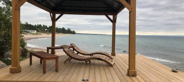 Beachfront All Seasons Property in Tiny