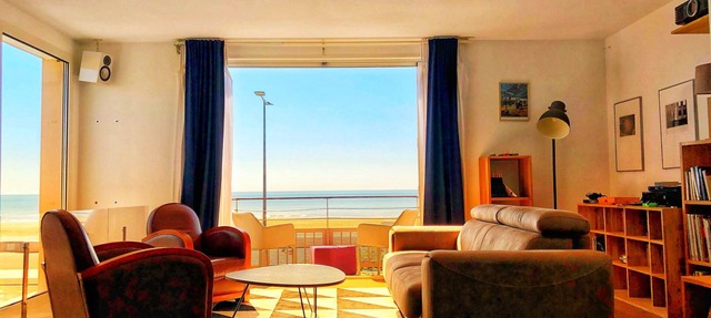 Beachfront cocooning vacation with terrace and amazing sea view
