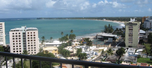 Beachfront Studio in the ESJ Towers Hi Floor Great Ocean View in Carolina