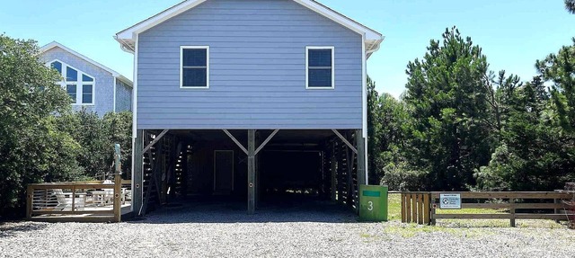 Beachy Keen: Single story home with screened porch