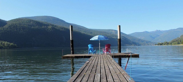 Beautiful Beach front cottage near Nelson, BC in Nelson
