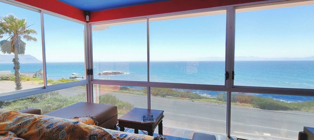Boho Ocean-View Villa: Pool & Walk to Beach in Murdock Valley