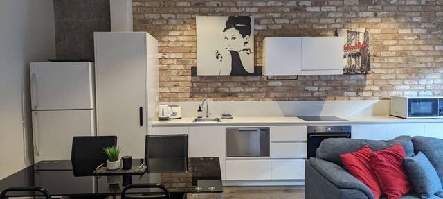 Brand New Spacious Woden Apartment - KingBed&WiFi