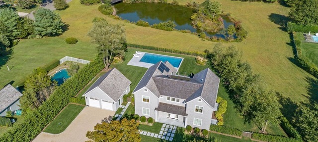 Bridgehampton on Private Cul-de-sac overlooking pond in Bridgehampton