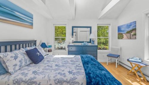 Bright and Cozy with Patio Grill and near the Beach and Golf