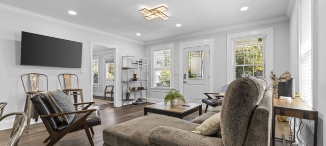 Bright and Modern - Close to Everything