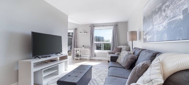 Bright & Spacious - 3-Bedroom Home in Kitchener
