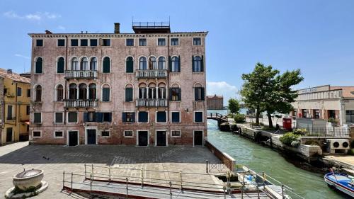 Ca' Angelica Canal View