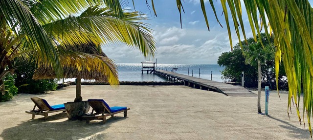 Caribbean Seafront, 2-Level Island Home, Pool, Kayak, Paddle boards and Privacy in san Pedro