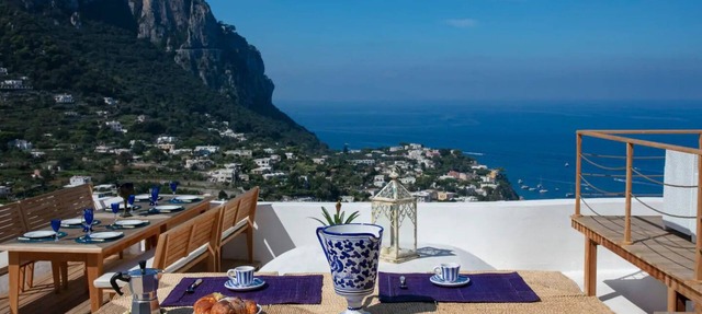 Casa Eolo - Panoramic, central house in Capri
