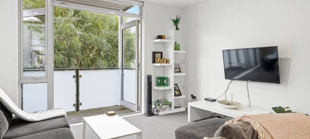 Central 3BR Parnell Townhome with Secure Parking