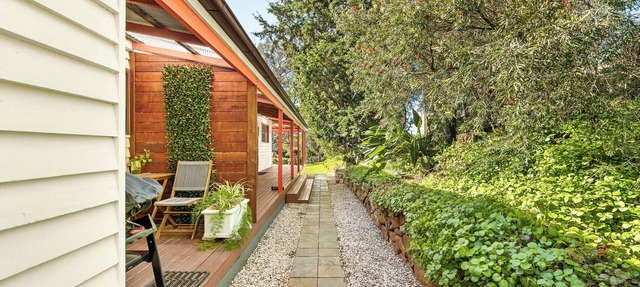 Central Tilba Overnight Retreat — King Bed, Ensuite, Pet-Friendly