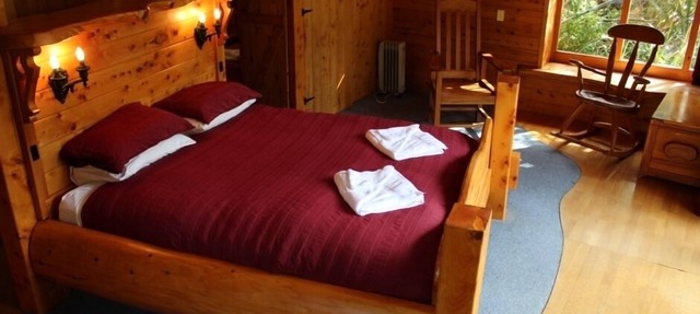 Character Log Lodge with Great Mountain Views
