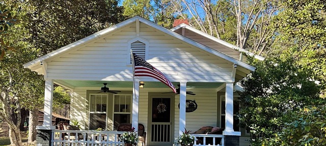 Charming 2-bedroom farmhouse in Walterboro-pet friendly, lots of outdoor space
