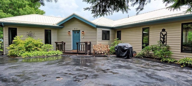Charming 2-bedroom chalet in Seven Devils, NC, perfect for a cozy getaway. in Seven Devils