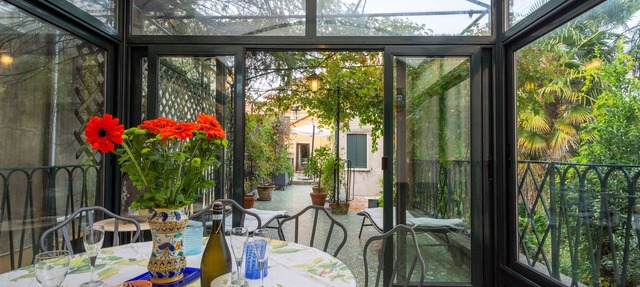 Charming 4 bedrooms Apartment with Amazing Terrace and Fairytale Garden