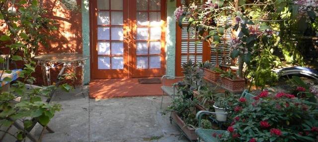 Charming Garden Cottage in Little Havana,Close to Calle 8 Breakfast included