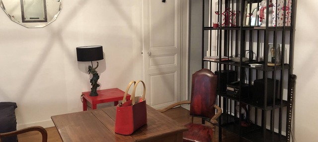 Charming large Studio Center Paris, the lively and fashionable neighborhood