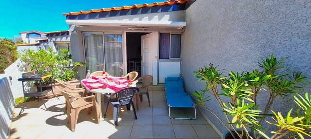 Charming little air-conditioned villa with swimming pool - Close to the sea and shops