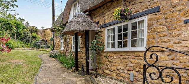 Charming period dog friendly cottage - Tythe Barn Cottage