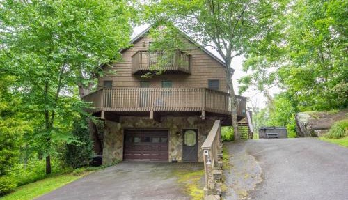 Charming Riverfront Cabin - Hot Tub Overlooking New River, Gas Fireplace in Jefferson