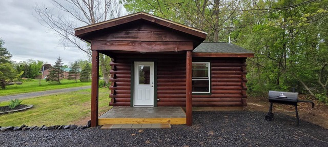 Charming Rustic Cabin #5 near canal in Waterloo
