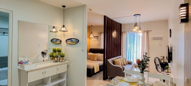 Chic Ruby Studio: Balcony, Private Pool, Gym Access in Puerto Princesa