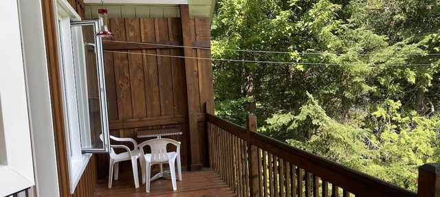 Comfortable chalet on the shores of Lake Howard, 20 minutes from Mont-Laurier