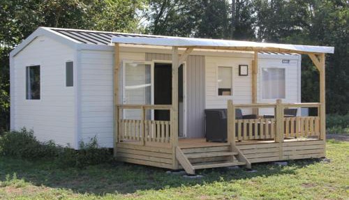 Compact 4 person chalet in Friesland