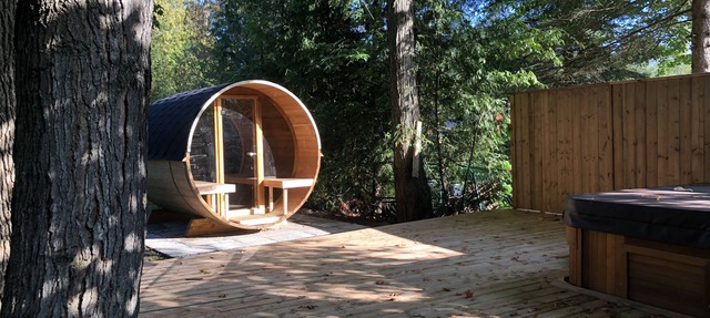 Cottage in Private Community with Hot Tub & Sauna. Perfect for big groups! in Goderich
