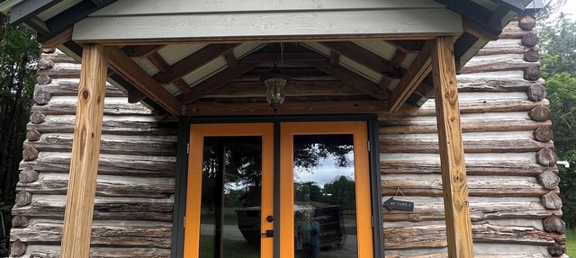 Cozy cabin with AC and WiFi in peaceful Bahama