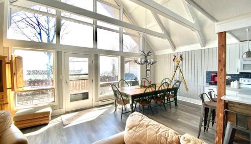 Cozy Charming Ski Chalet Sleeps 11 in Beech Mountain