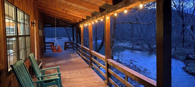 Creekside accommodations near Mt. View - Pet Friendly and a kids paradise in Mountain View