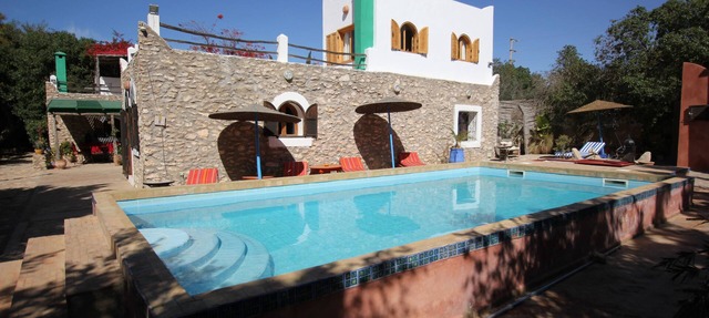 DAR ELWAN. BERBER HOUSE WITH POOL, TREE GARDEN, HAMMAM.