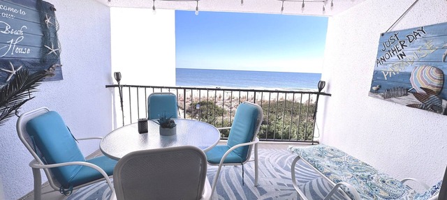 Dazzling Views Perfect Location Ocean Front with Pool Fabulous Balcony Sleeps 6