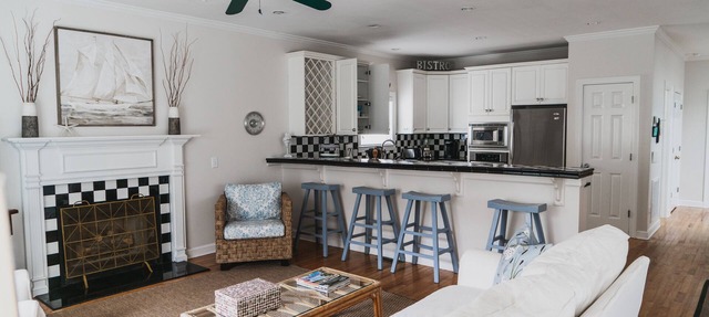 Delightful Home with full Grand Pavilion Pool access - steps to the beach